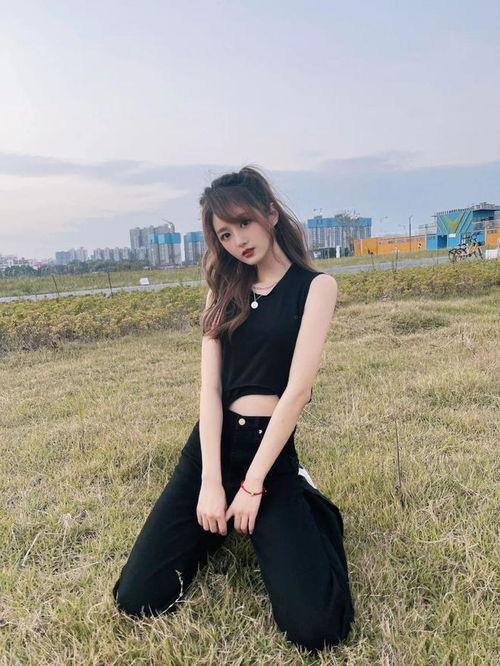 腾讯女主播小七腿,网络女主播的时尚风采